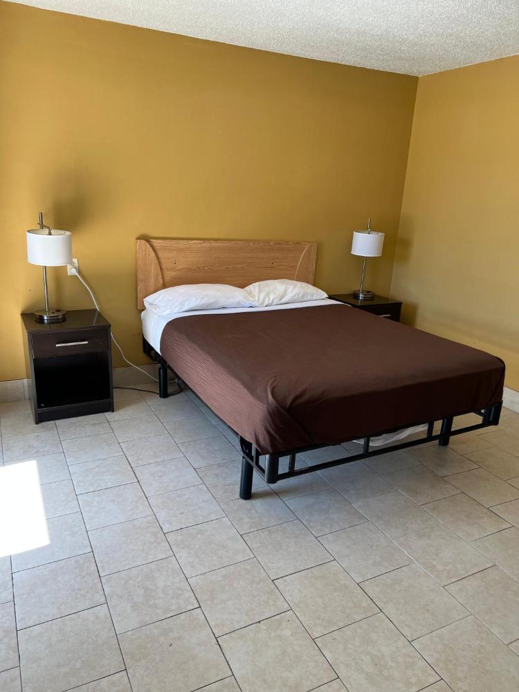 Queen Room interior